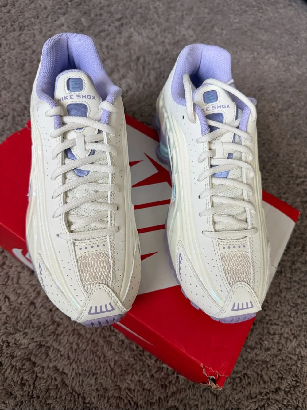 Brand New Nike Shox R4 Iridescent White & Lavender Sneakers